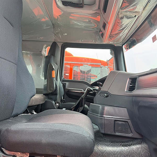 sinotruck howo tx 6x4 tractor truck china cab