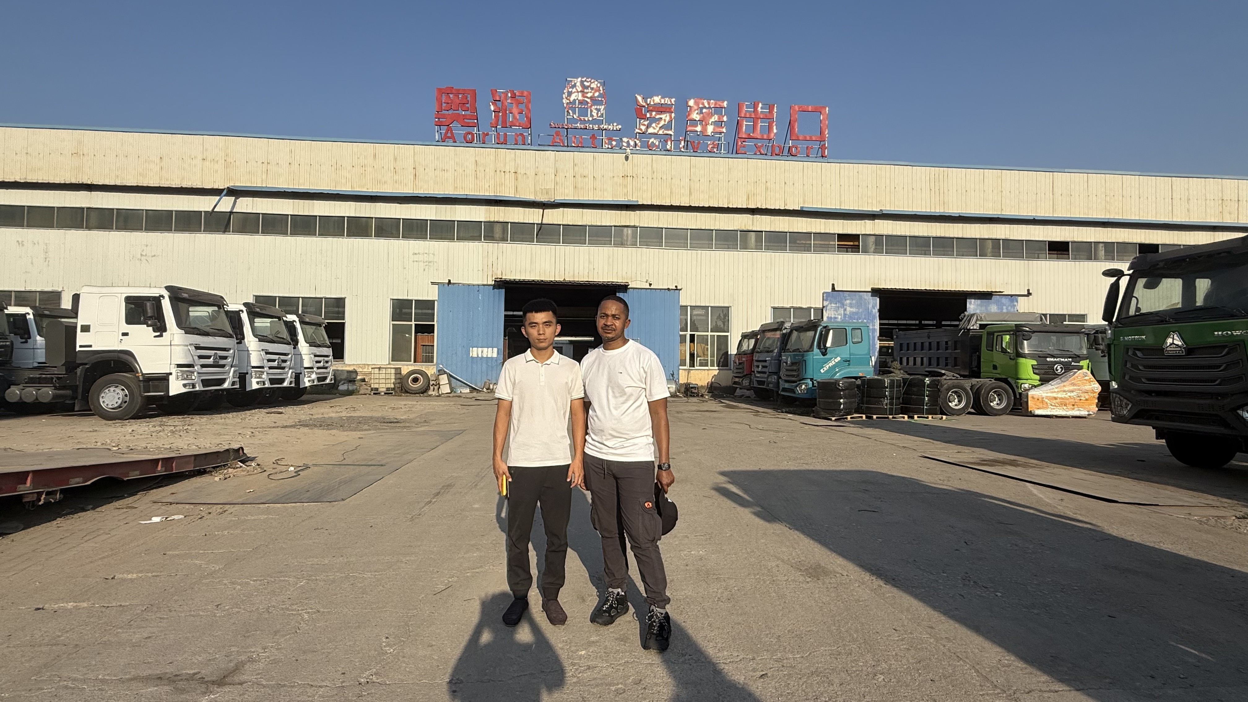 South African Logistics Delegation Evaluates SINOTRUK HOWO RHD Heavy Tractor Truck