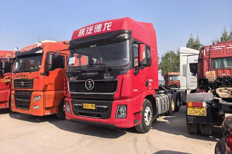 شاحنة Sinotruk HOWO TH7 الثقيلة، 540 حصان، وحدة جرار 4x2 (معيار الانبعاثات China VI)، محور أحادي، وحدة جرار Weichai مستعملة.
