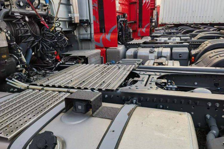 سينوتراك سيتراك C9H 14.6L ديزل 680hp 6x4 ZF ناقل حركة AMT أوتوماتيكي بـ 12 سرعات للجرار (معيار الانبعاثات الصيني السادس), دفع مزدوج, جرار ويشاي مستعمل.