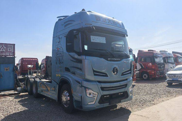 Camion tracteur Delong X6000 590hp 6x4 GNL automatique, double entraînement, tracteur d'occasion Weichai.