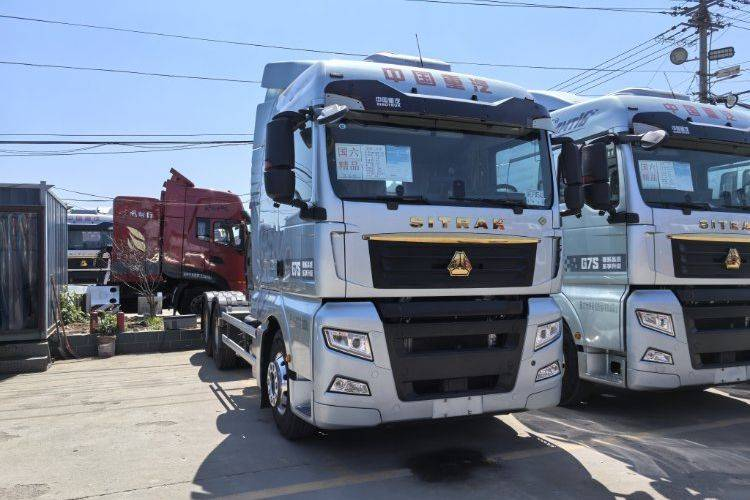 Camion lourd Sinotruk SITRAK G7S, 530 hp, 6x4 GNL à transmission automatique, double entraînement, unité tractrice MAN d'occasion.
