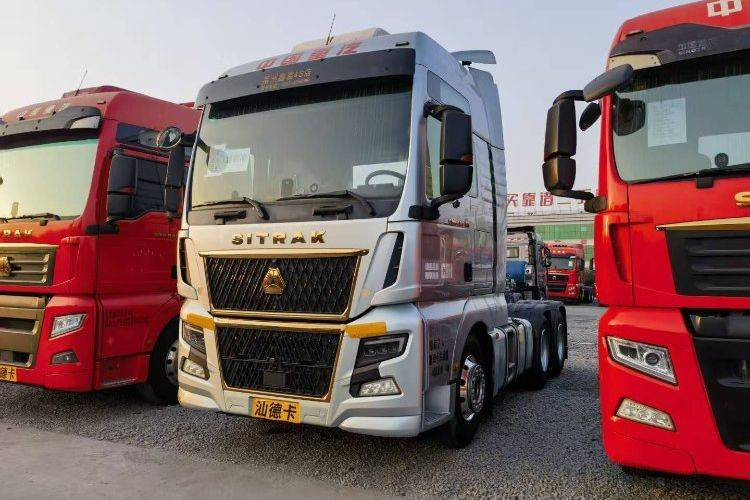 Sinotruk SITRAK C9H diesel 14.6L 680ch 6x4 tracteur automatique AMT ZF à 12 vitesses (norme d'émission China VI), double entraînement, tracteur Weichai d'occasion.