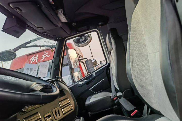 Sinotruk SITRAK C9H diesel 14.6L 680ch 6x4 tracteur automatique AMT ZF à 12 vitesses (norme d'émission China VI), double entraînement, tracteur Weichai d'occasion.