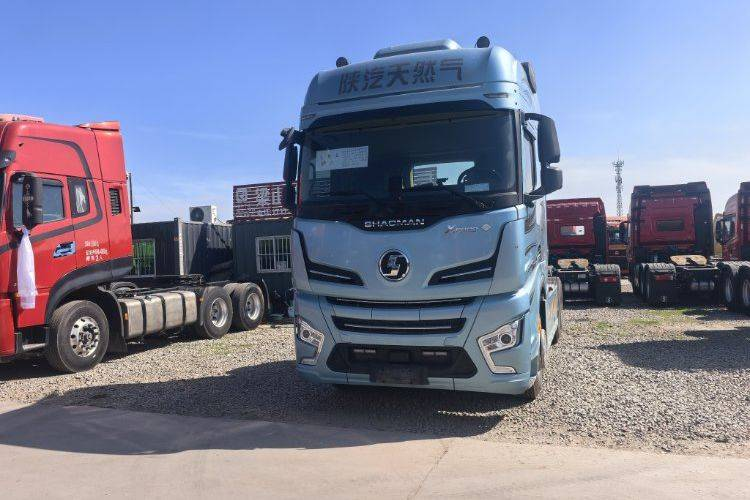 Cabeza tractora automática a LNG Delong X6000 590hp 6x4, doble tracción, tractora usada con motor Weichai.