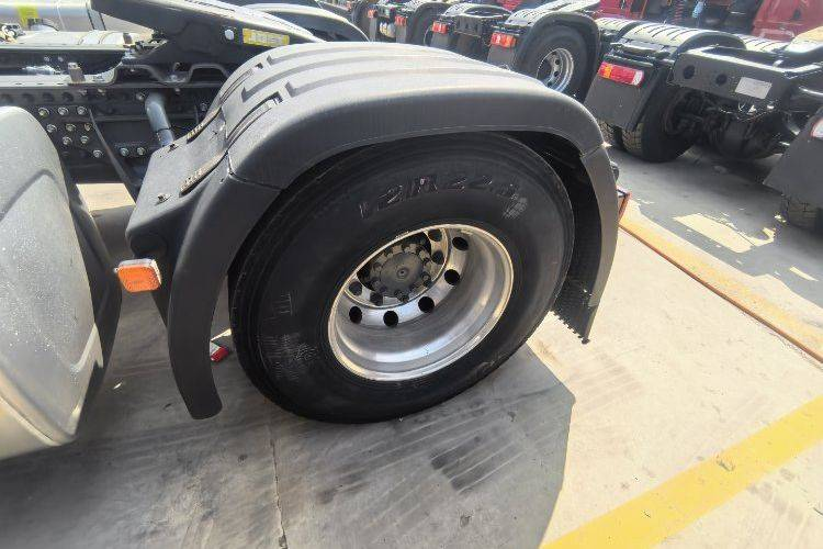 Caminhão pesado Sinotruk HOWO TH7, 540 cavalos de potência, cavalo mecânico 4x2 (padrão de emissões China VI), eixo simples, cavalo mecânico usado Weichai.