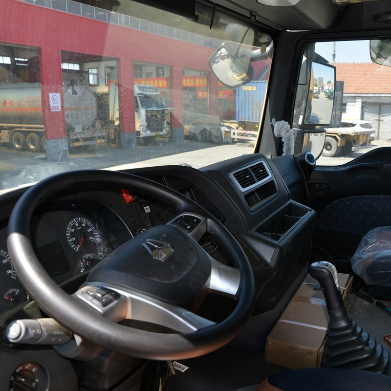 Sinotruk Sitrak G7W 400HP 8x4 6.8m Dump Truck