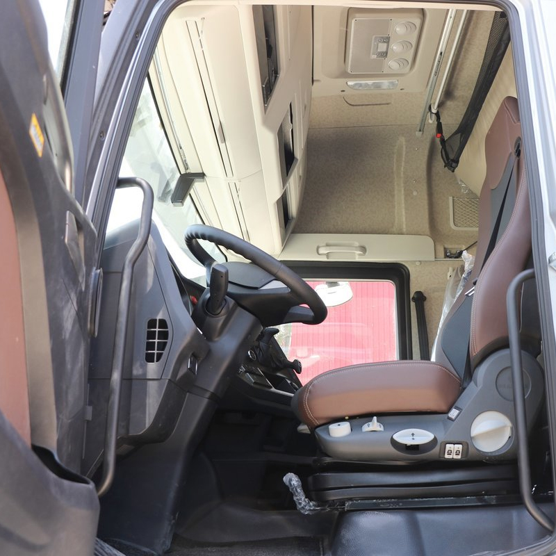 Faw J7 Heavy Truck 600HP 6x4 LNG Automatic Gear Tractor