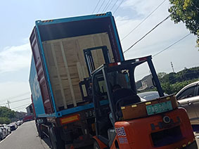 a prensa de gran formato establece nuevos estándares en la fabricación de componentes para alas de avión