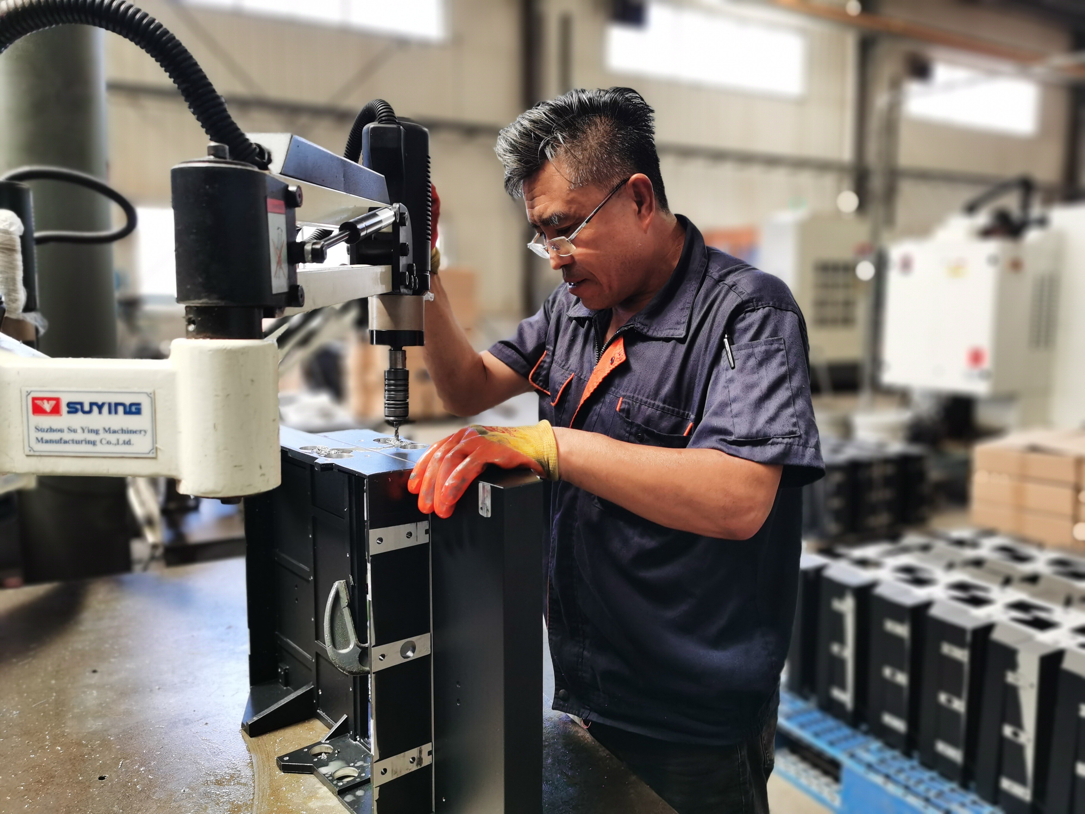 Las tecnologías principales se desarrollan de forma independiente. El Centro de I+D CNC de Jinyuan ha obtenido múltiples certificaciones internacionales, lo que le ha permitido realizar actualizaciones inteligentes de los equipos.