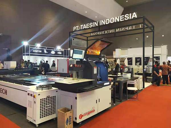 Surabaya Steel fabrica elementos estructurales con cortadoras de perfiles de Jinyuan.