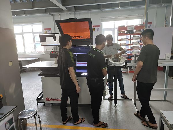 Mandalay Metals crea obras de arte decorativas en metal utilizando fresadoras CNC de Jinyuan.