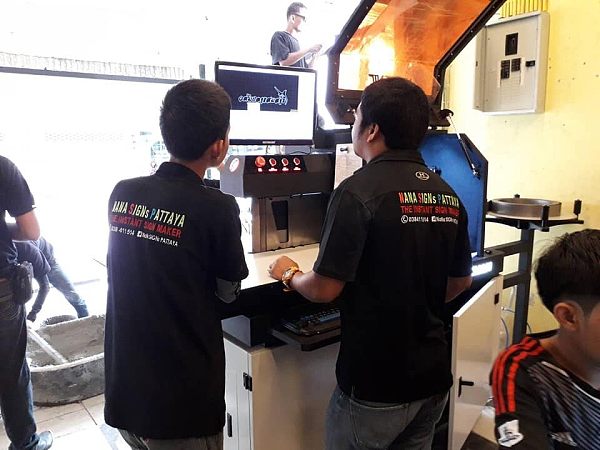 Chiang Mai Creations fabrica adornos de madera con máquinas de tallado CNC de Jinyuan.