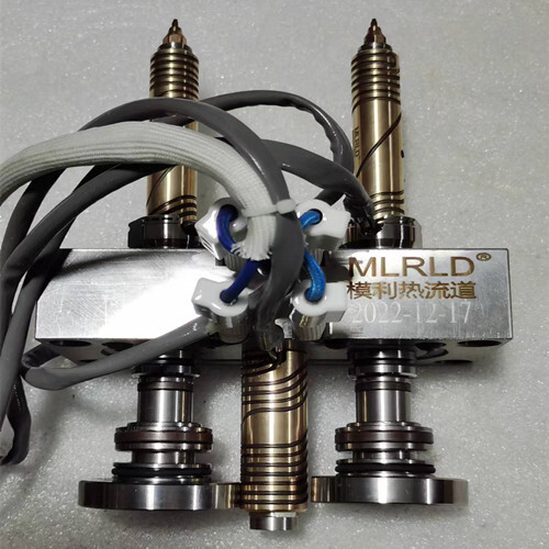 A 2-needle valve type hot runner VG A 2-needle valve type hot runner VG