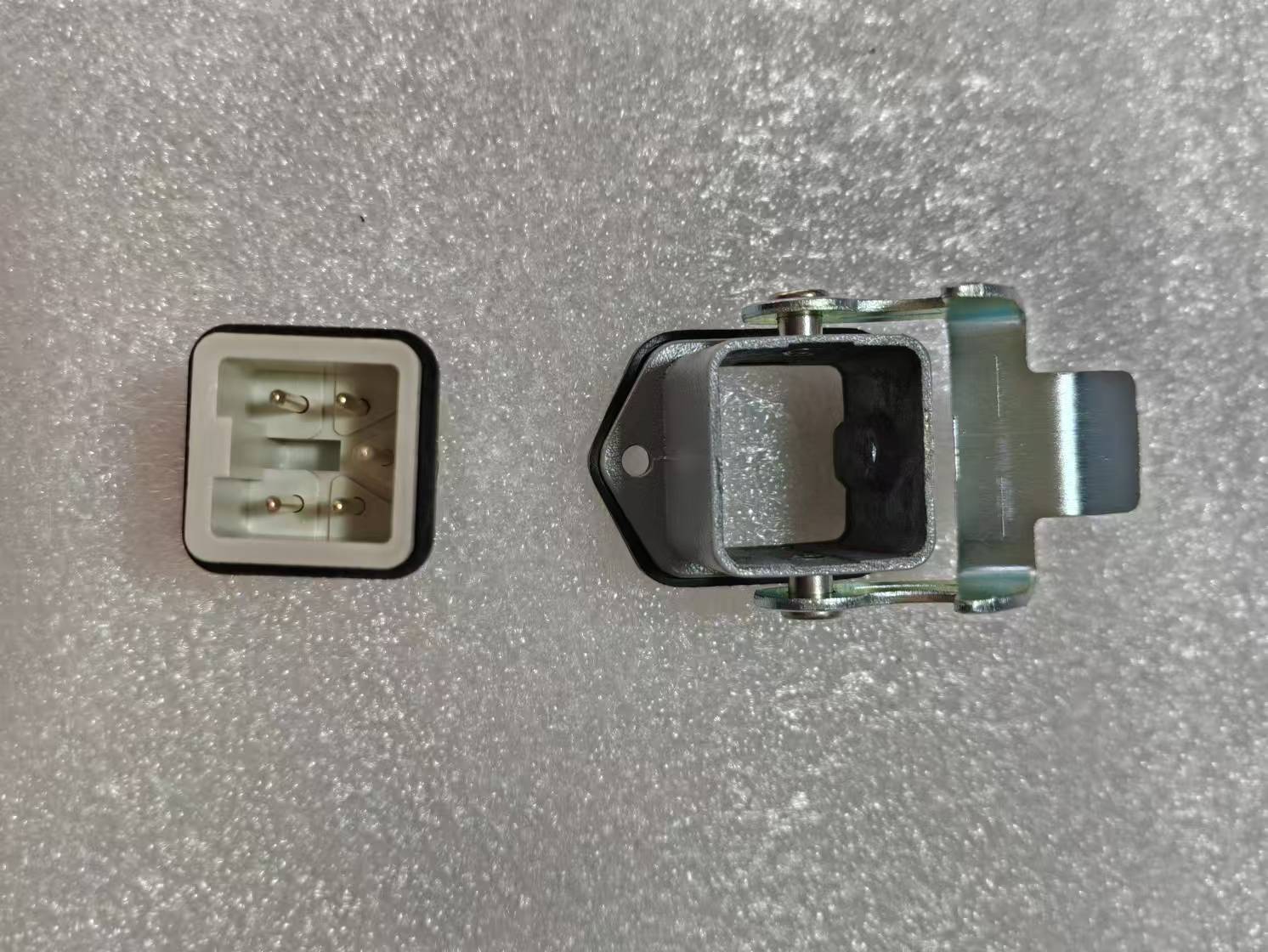 ML-24P Heavy duty connector 