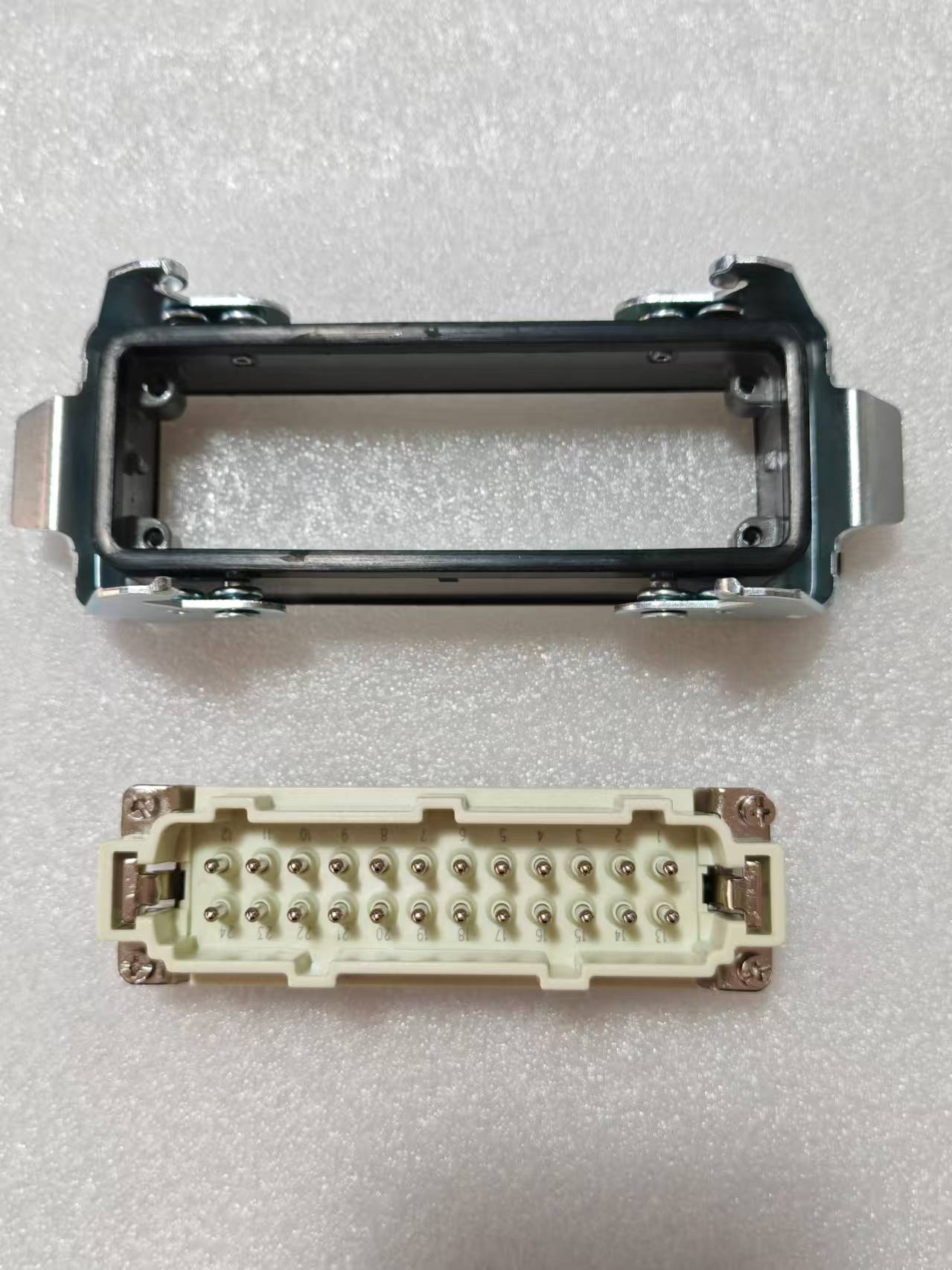 ML-24P Heavy duty connector 