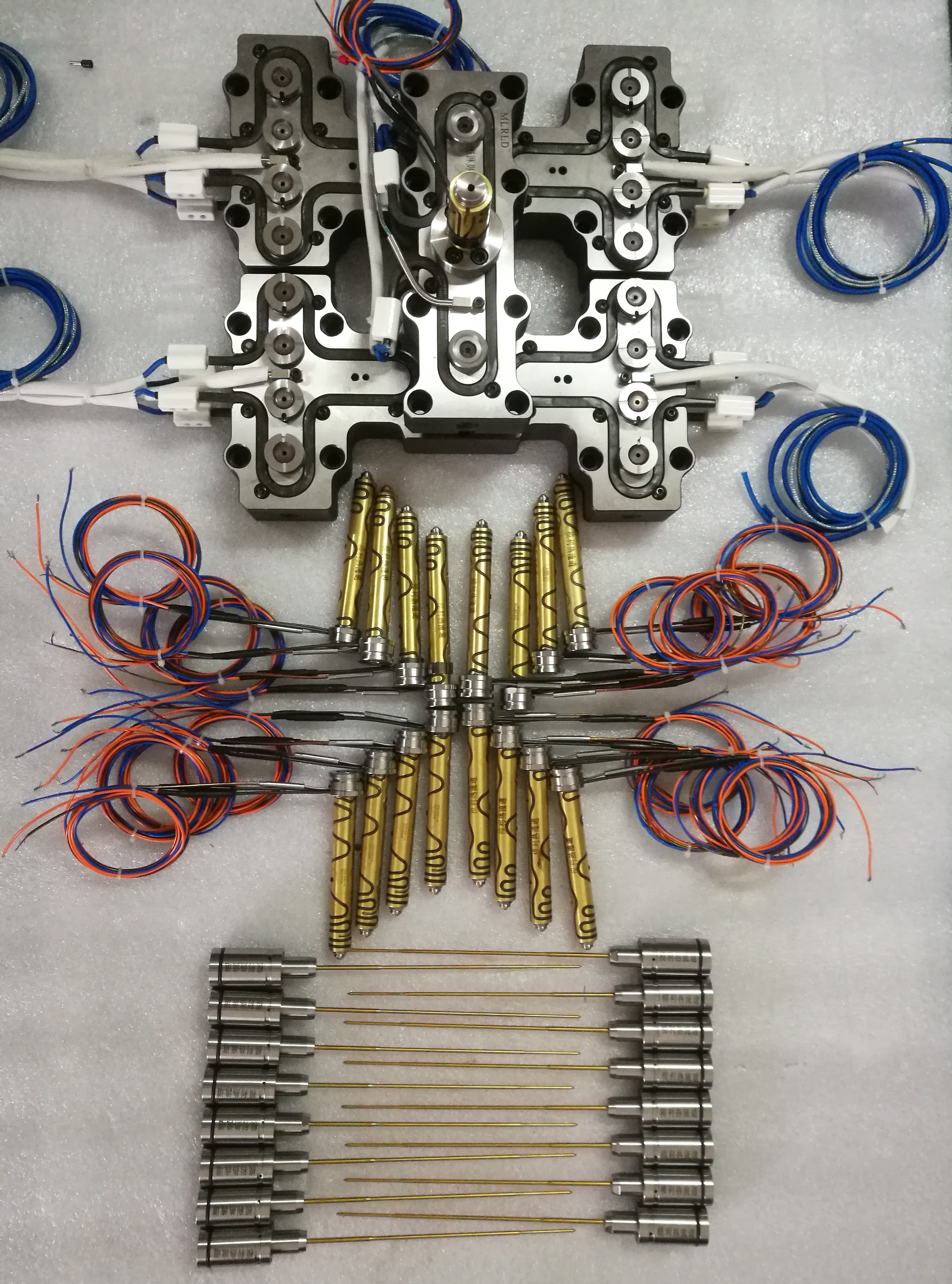 Multi-point needle valve Multi-point needle valve