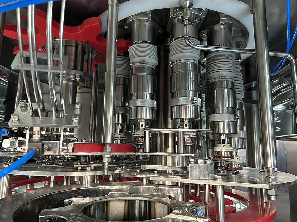 What should be noted when filling beer with a gas filling machine?