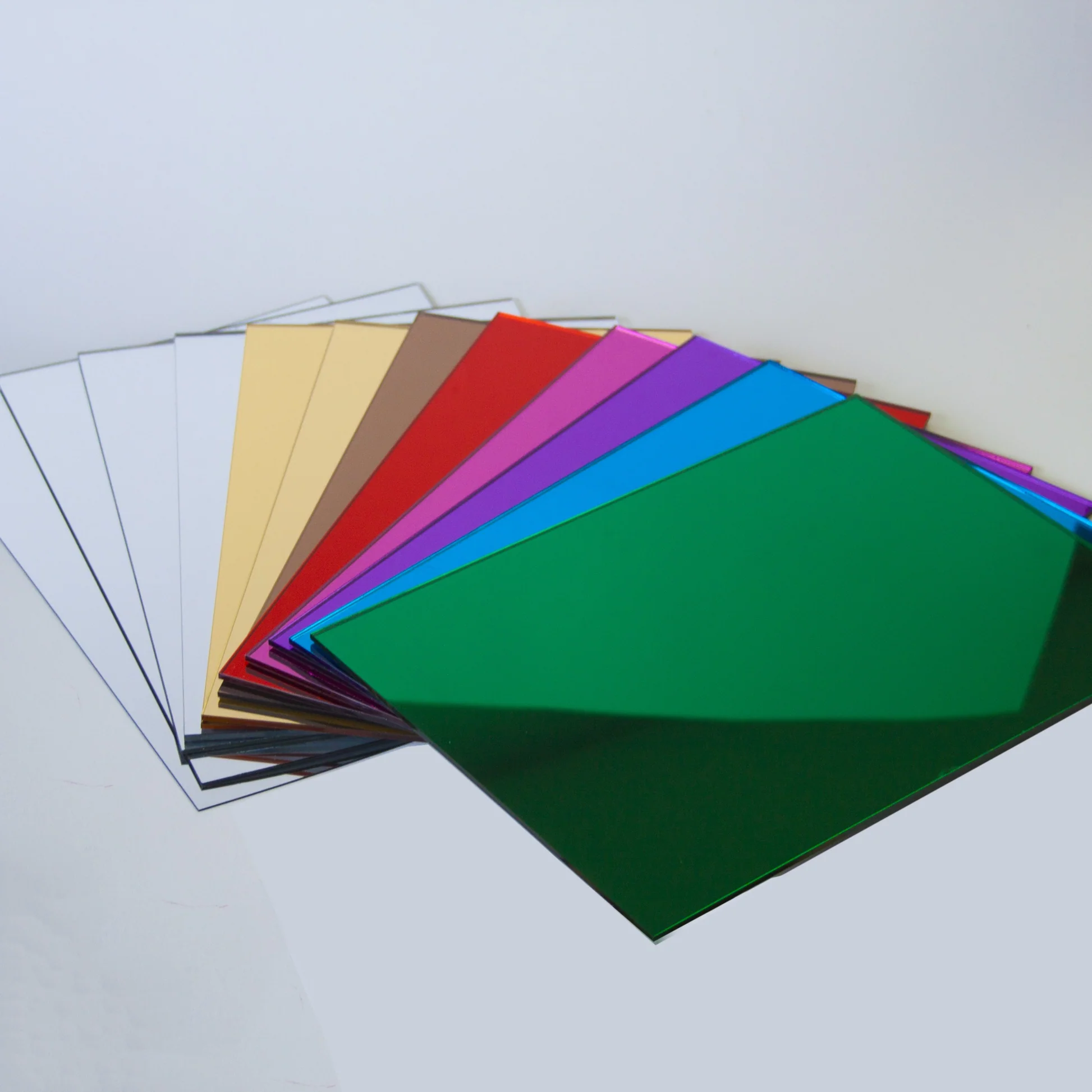 Customize mirror-finished acrylic sheets of different thicknesses