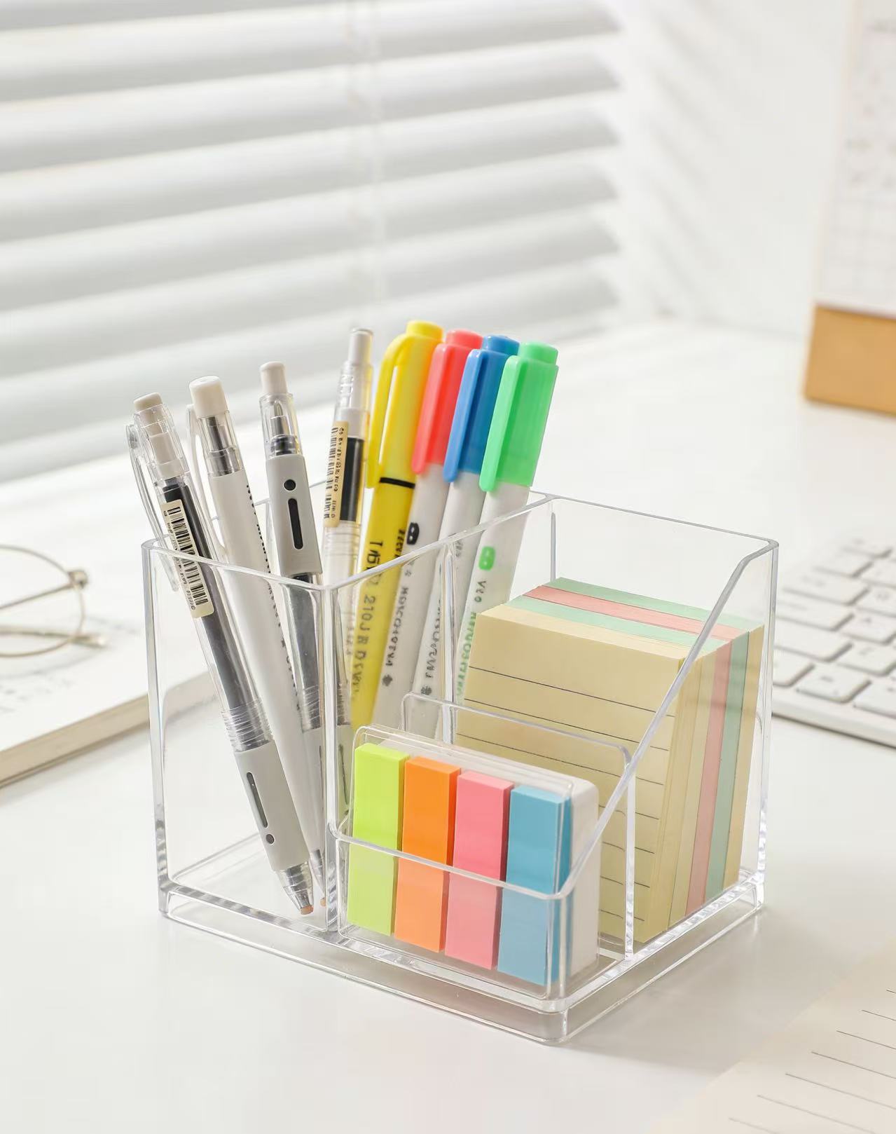 Defeating the traditional material, the acrylic pen holder is the best