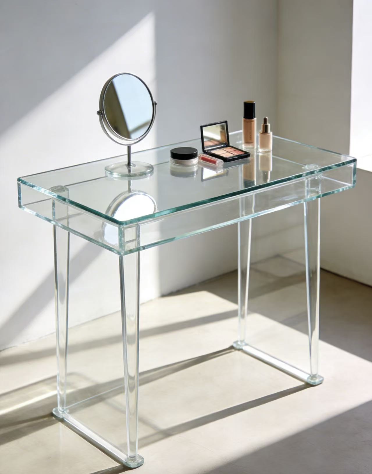 Transparent makeup table, 3 advantages that make it legendary