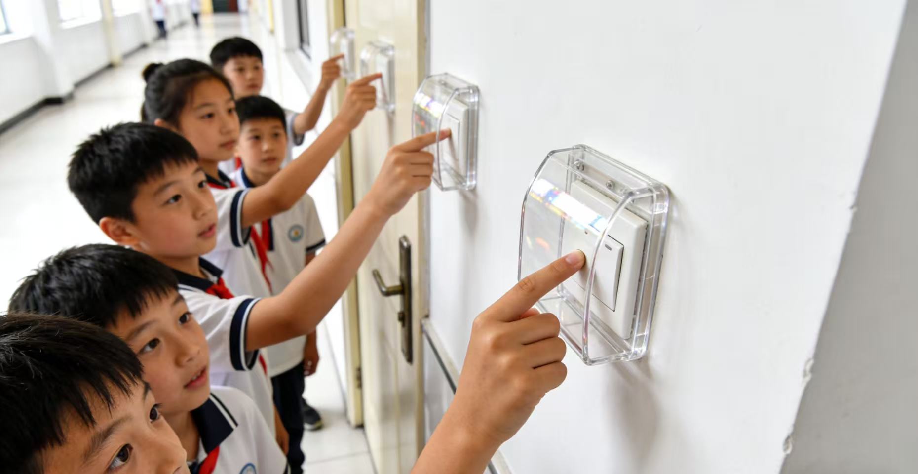 Acrylic switch cover, build a public safety line of defense