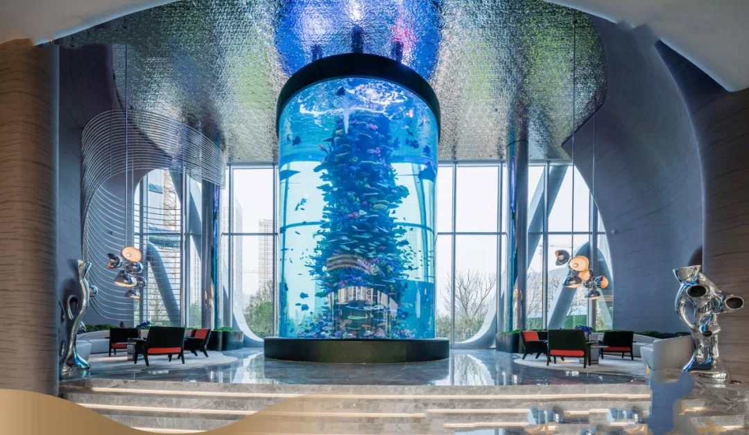 Acrylic Giant Tank Enhances Luxury Commercial Residence Style