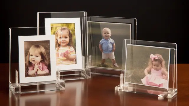 Moisture-proof picture frames during the rainy season preserve the beauty of time