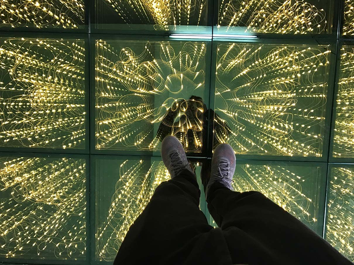 single-color-stalight-dance-floor