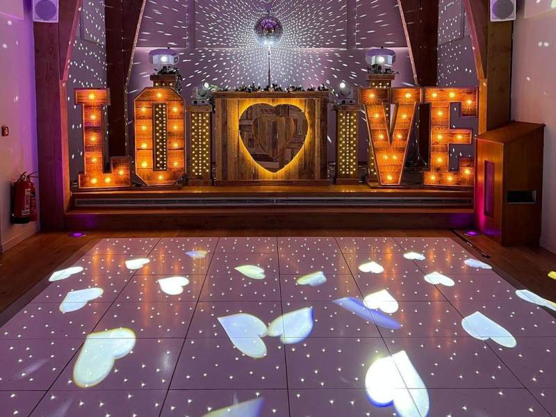 Star-led-dance-floor-wedding