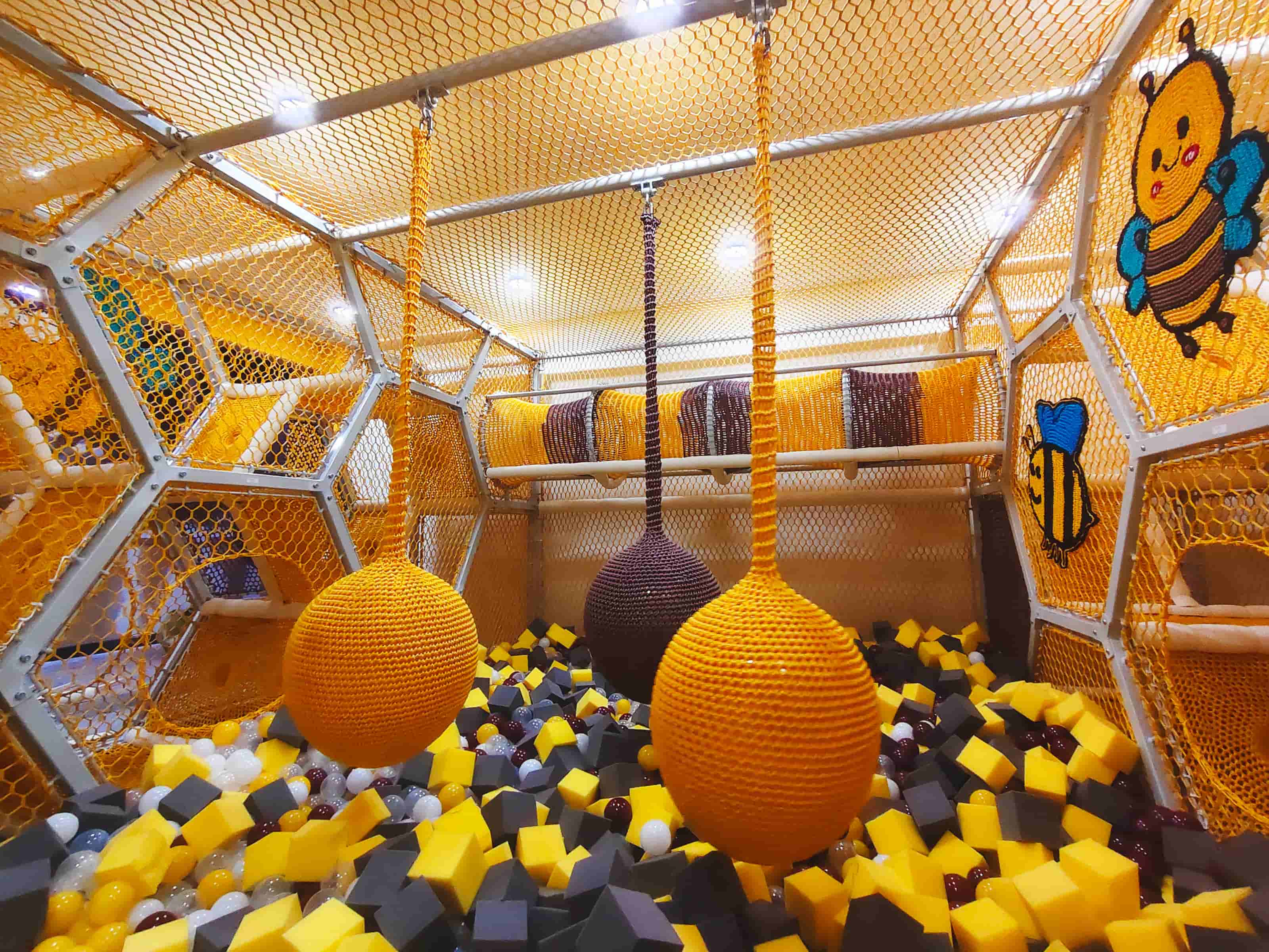 Soft Indoor Honeycomb Climbing Nets