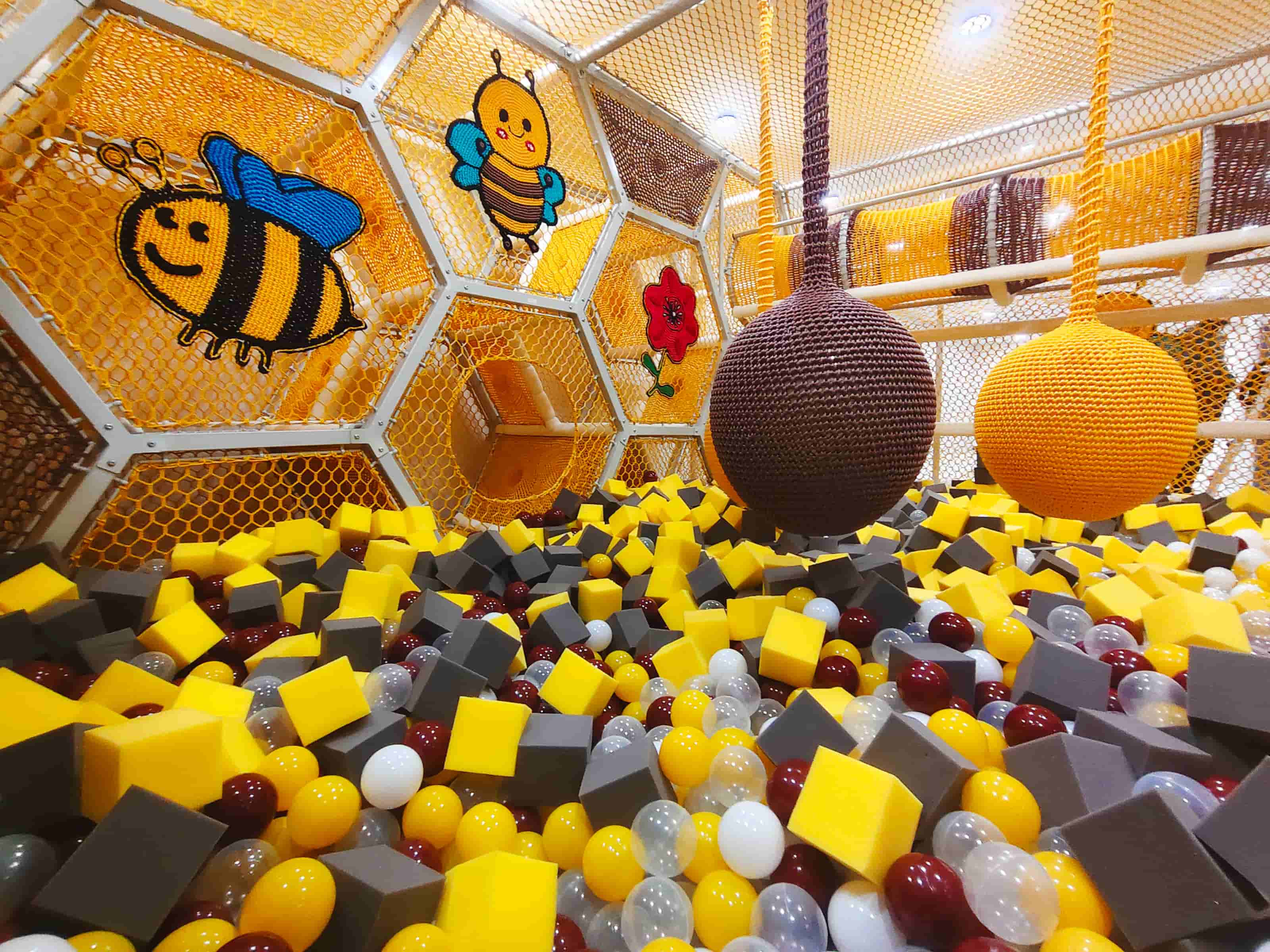 Soft Indoor Honeycomb Climbing Nets