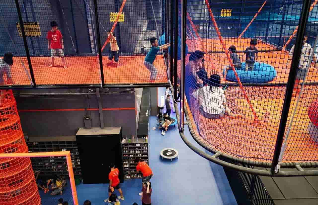 ROCKIN JUMP American-Style Trampoline Climbing Park