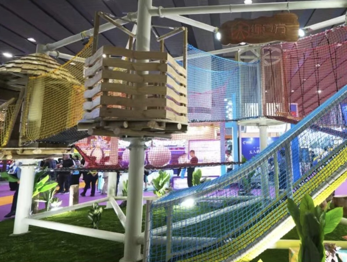 indoor-rope-course-playground-equipment-jungle-treehouse-slide-01 indoor-rope-course-playground-equipment-jungle-treehouse-slide-01