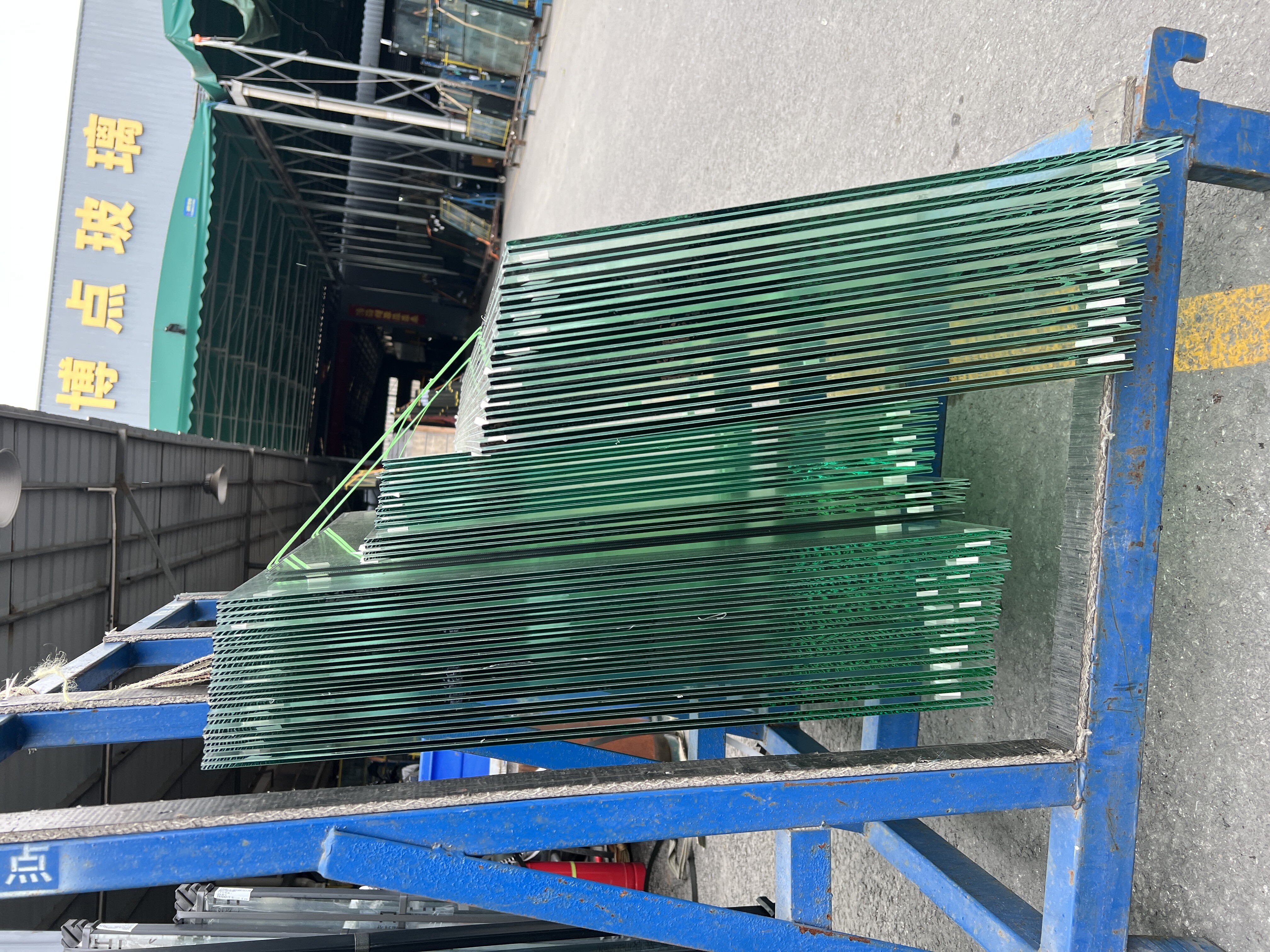 Laminated glass