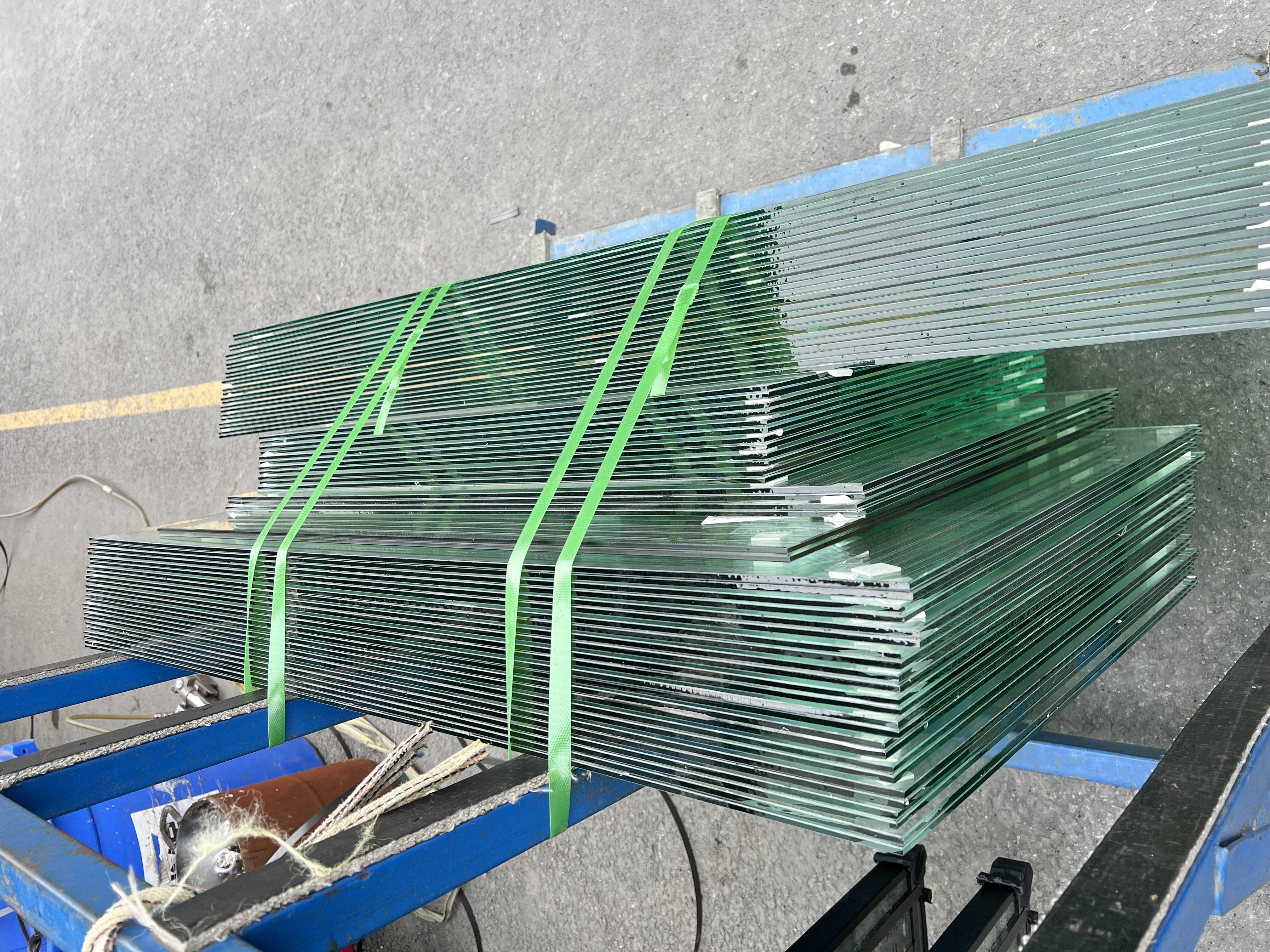 Laminated glass