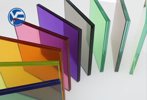 Colored laminated glass