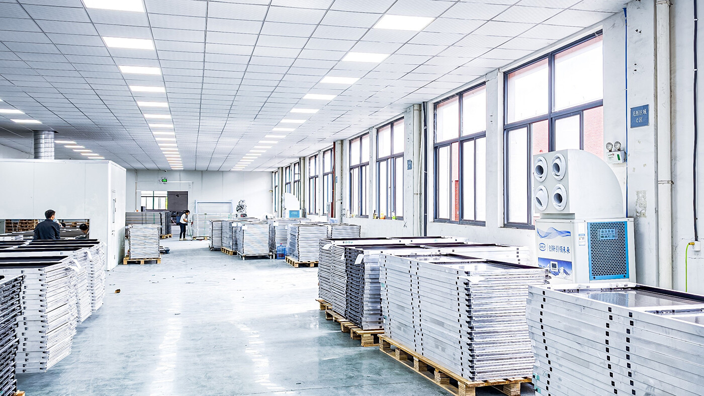 第1张图，单独这一张大图放在第一行，要裁剪成宽一点的图，图片里的空调产品不能被裁剪掉了