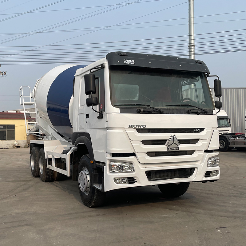 Camion malaxeur à béton