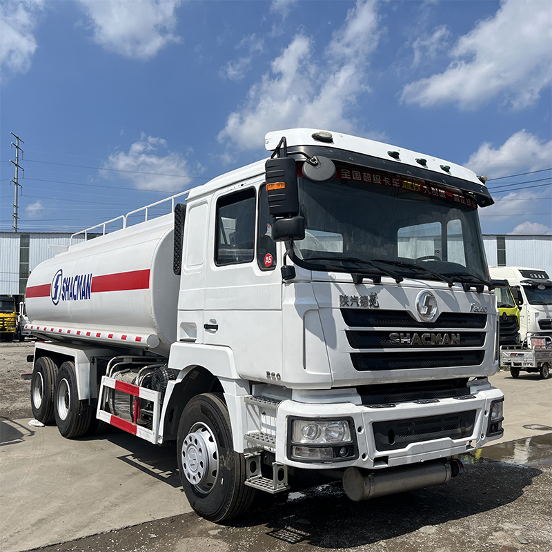 Remorques-citernes et camions-citernes Aorun | Solutions spécialisées pour le transport de liquides