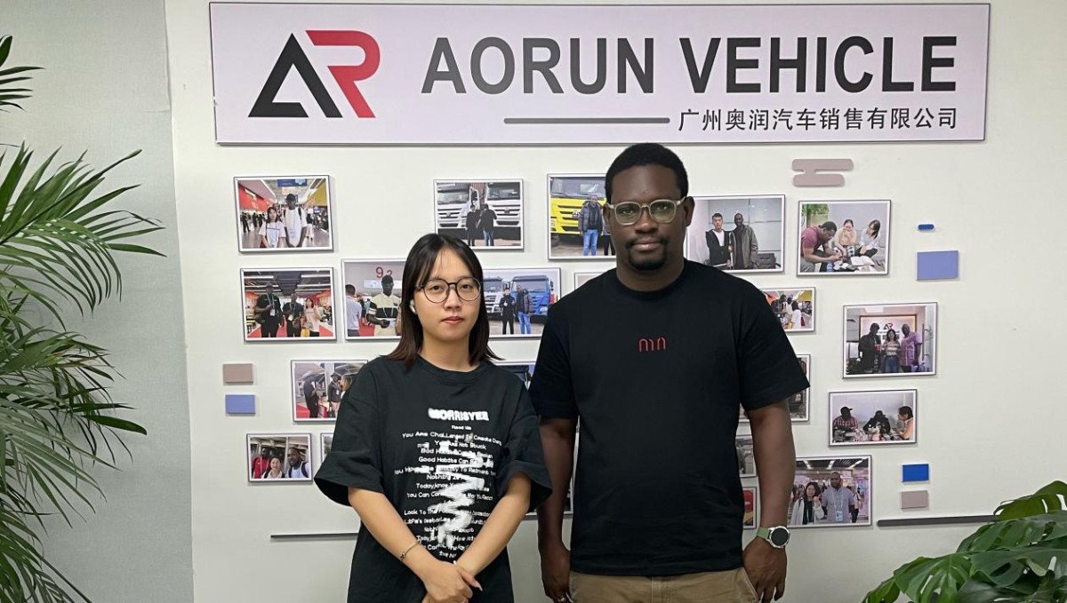 customer from Tanzania came to the Guangzhou office to purchase Haohan tractors