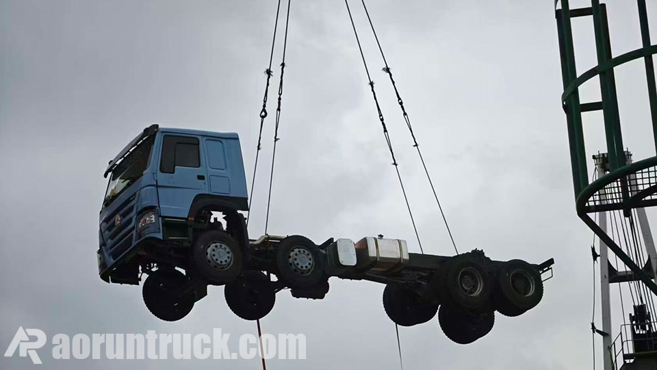 Howo 8x4 châssis expédié au Burkina Faso, Aorun alimente la révolution du transport de bois