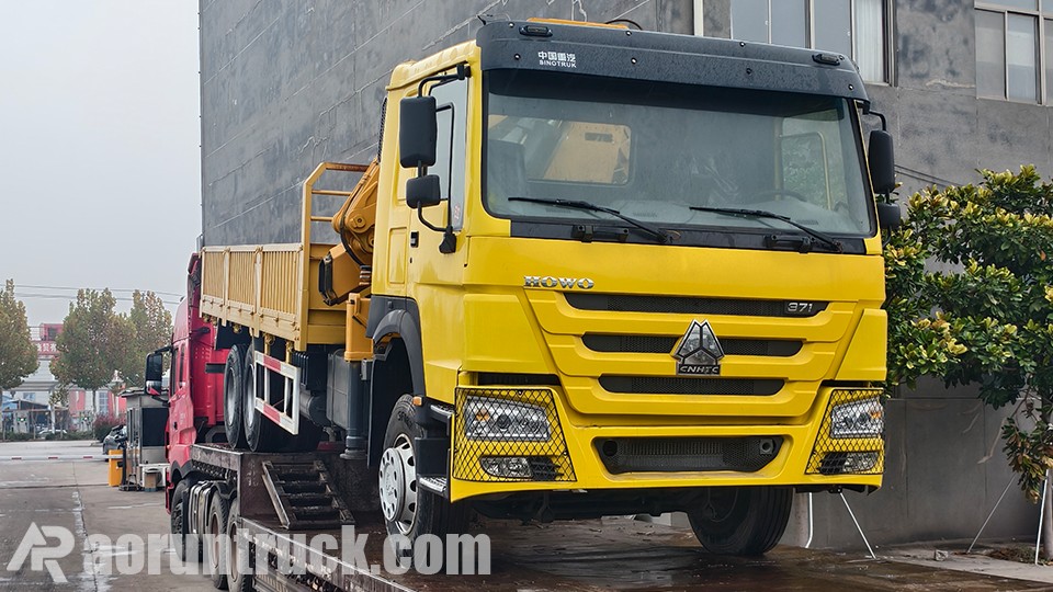 Howo truck-mounted crane shipped to Niger for railway construction
