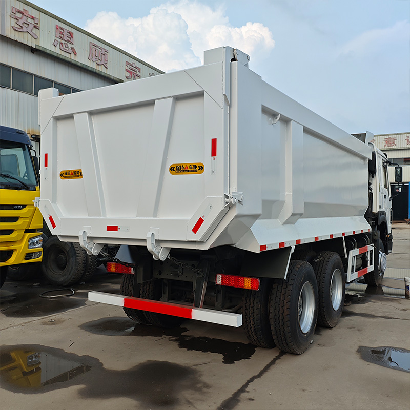 CAMION BENNE HOWO 6x4