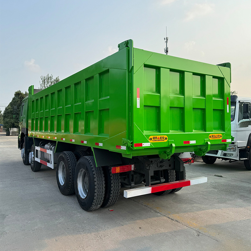 Camion HOWO 8x4 à benne basculante