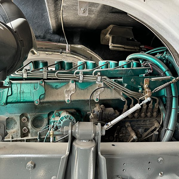 Détails de la sellette d'attelage blanche Volvo 3