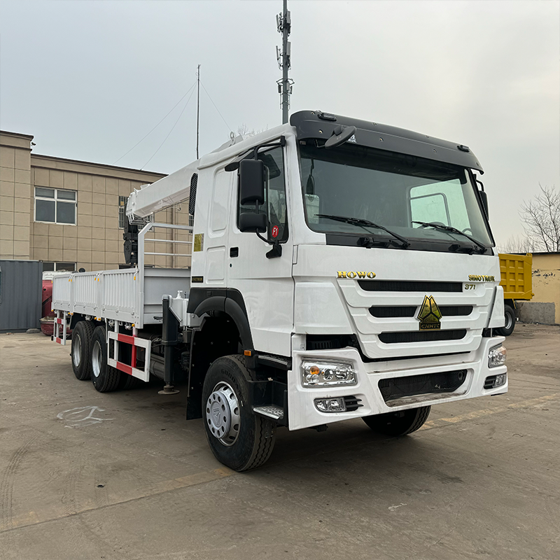 SINOTRUK HOWO Grue Auxiliaire Camion Solution de Levage et Transport Lourd