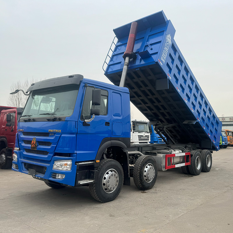 Camion HOWO 8x4 à benne basculante
