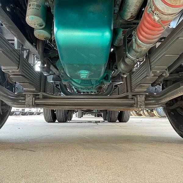 détails du remorquage bleu clair de la Volvo 4