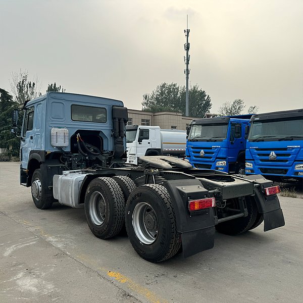 Détails du tracteur lourd Howe couleur bleu clair 2